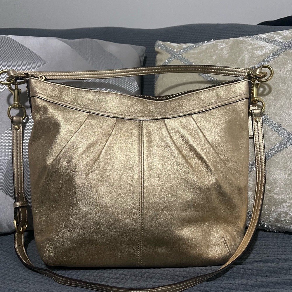 Coach Metallic Gold leather pleated shoulder/handbag/Crossbody No. D0993-F13936.